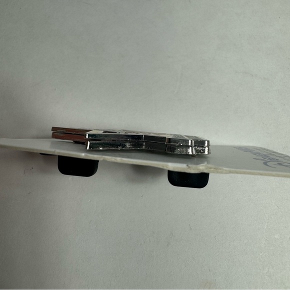 NWT. Disney parks Pluto President’s Day 2024 pin. Cute and collectible - Picture 4 of 5